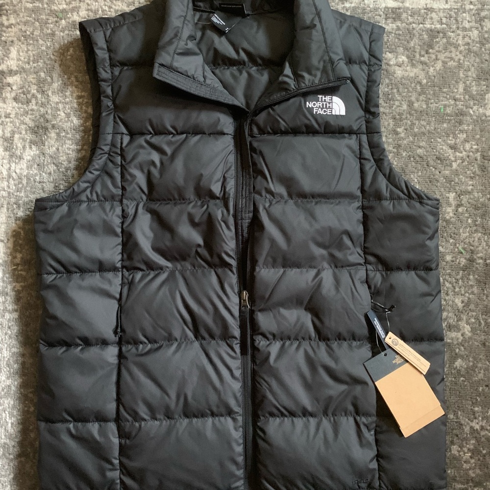 ✨New w/ Tags✨ Men’s North Face Vest